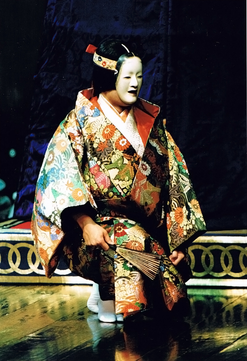 Tatsushige_Udaka_in_the_Noh_play_Sesshoseki_2002.jpg